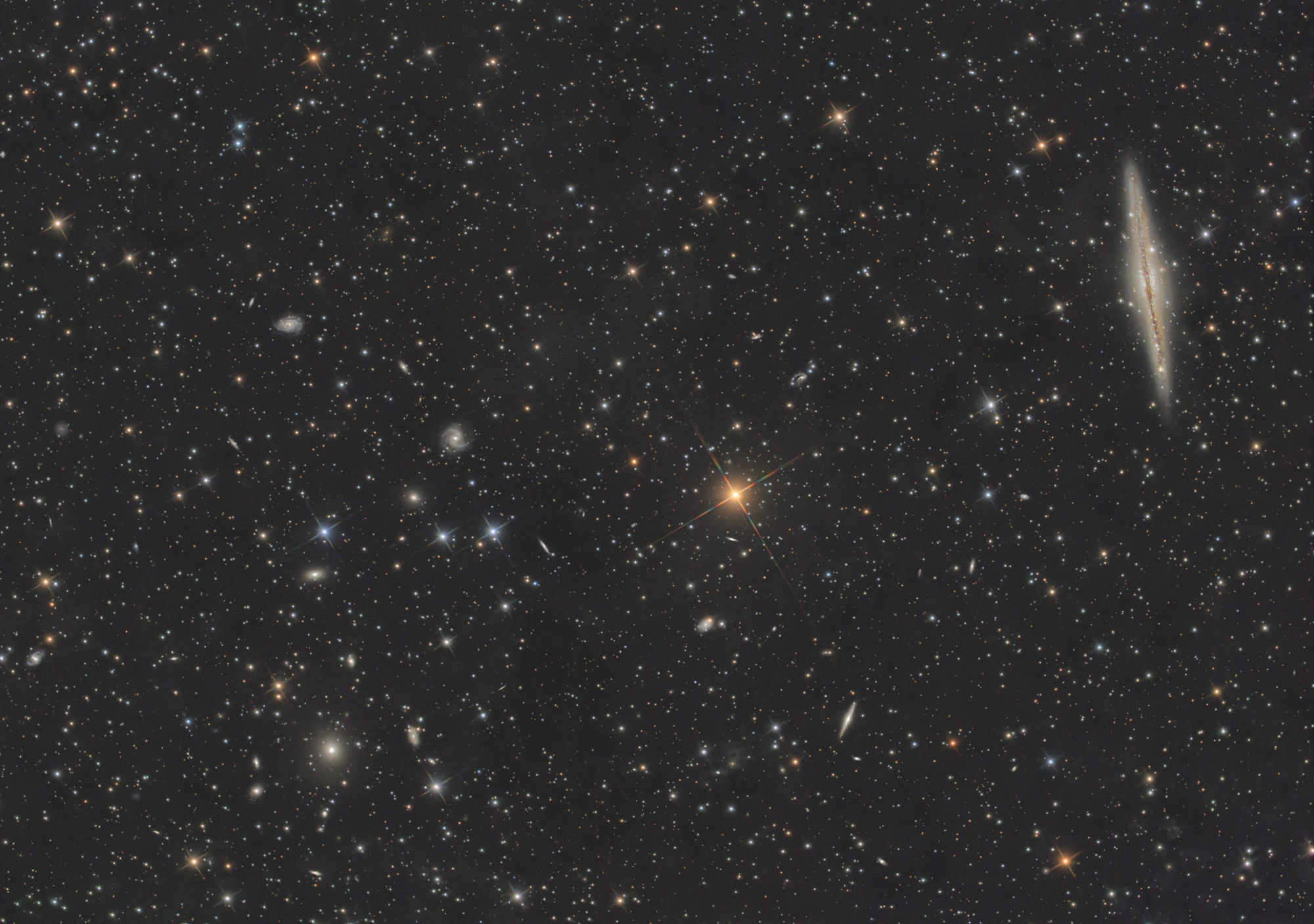 Edge-on-Galaxie NGC 891 and Abell 347 galaxy cluster